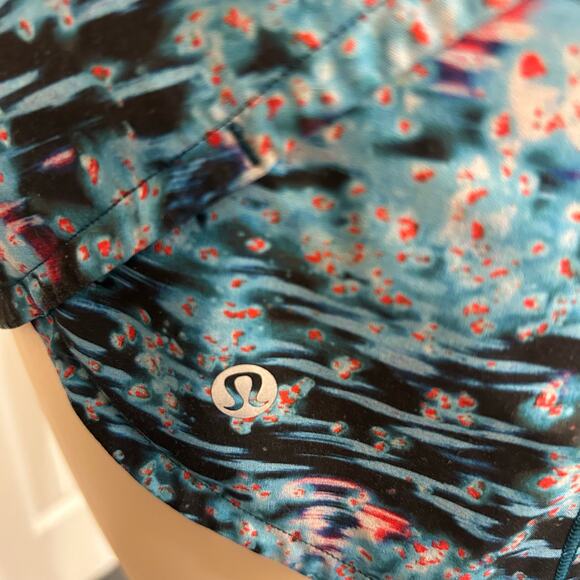 Lululemon Speed Shorts – Blue Multicolor Abstract – Size 8 - Picture 5 of 5